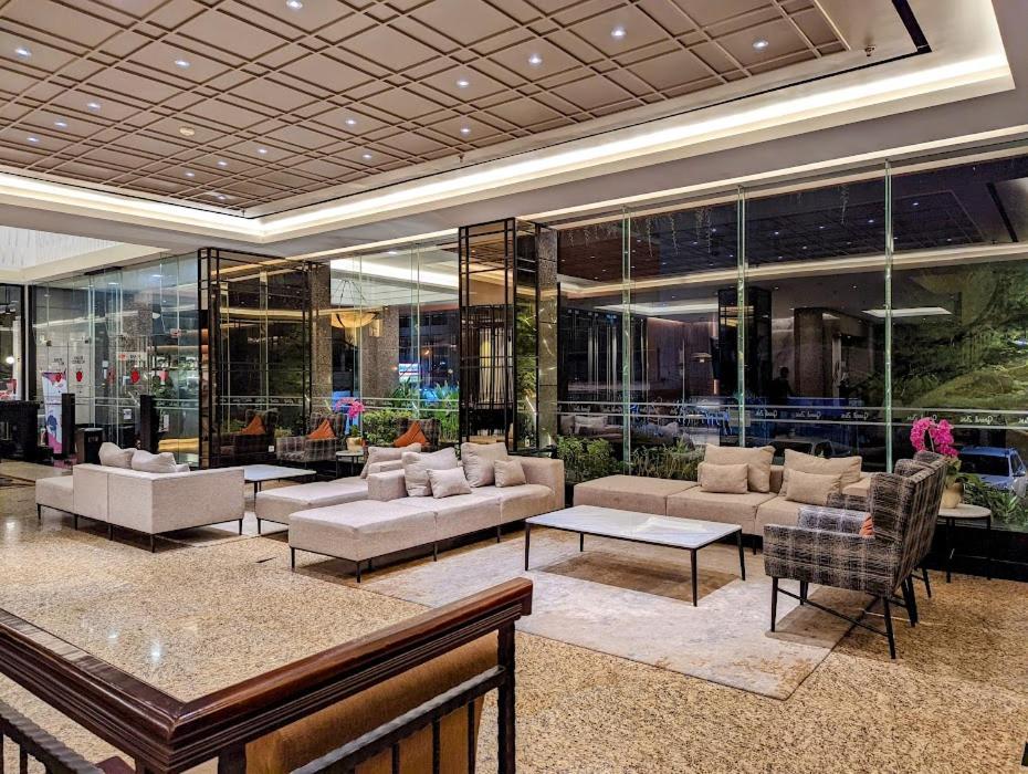 Grand Zuri Hotel
