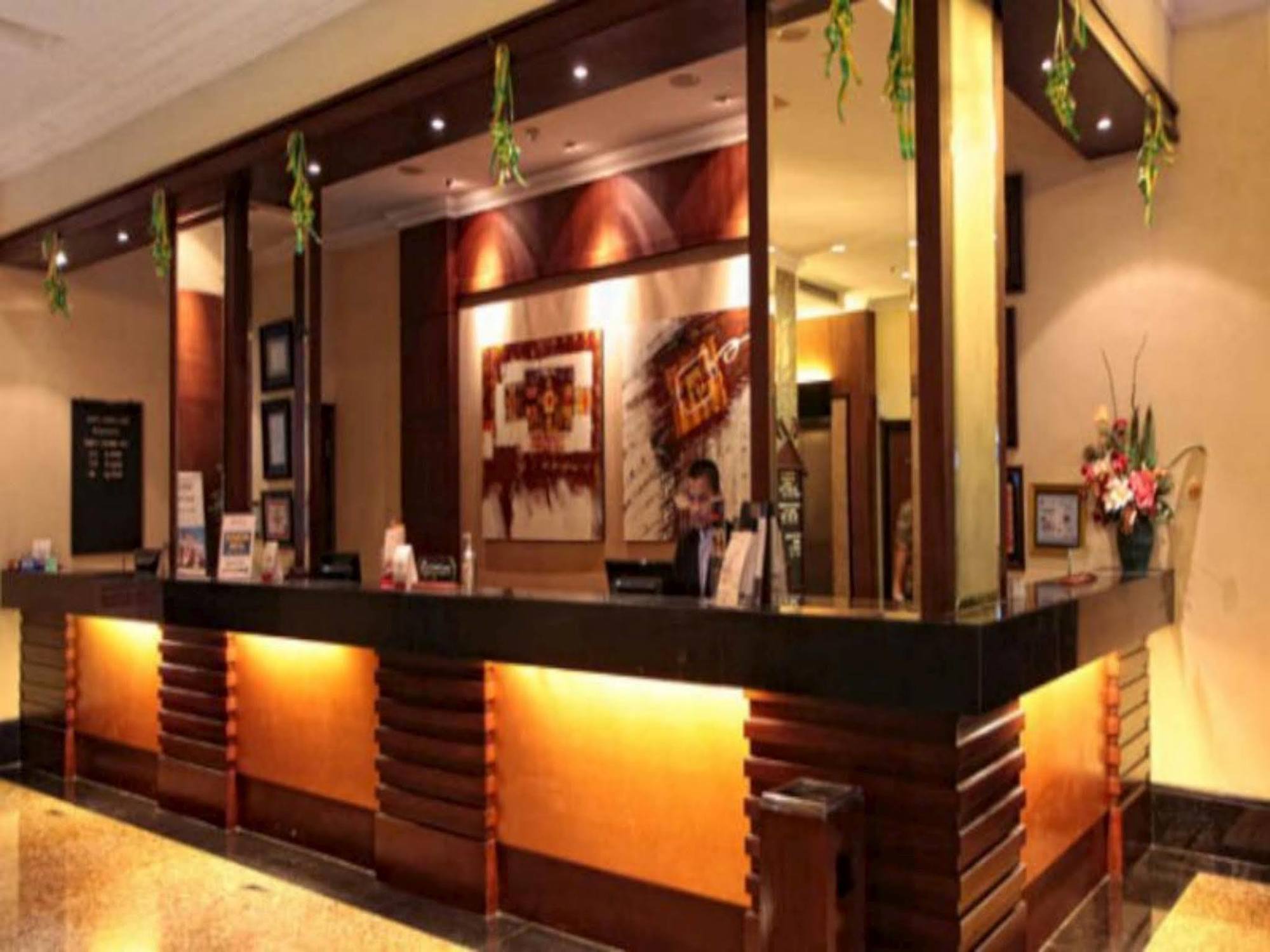 Grand Zuri Hotel